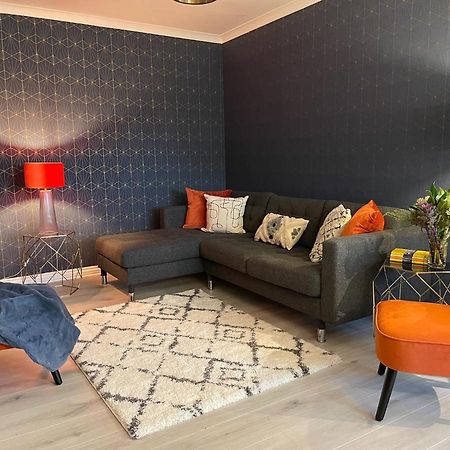 East Walls Apartment Чичестър Екстериор снимка