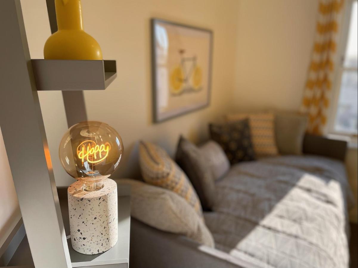 East Walls Apartment Чичестър Екстериор снимка