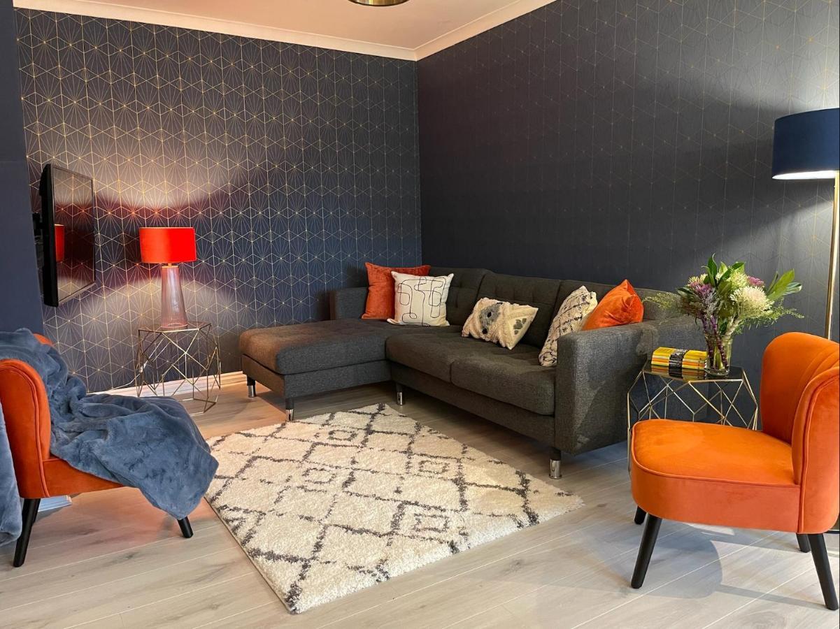 East Walls Apartment Чичестър Екстериор снимка
